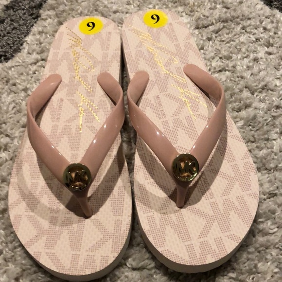 ladies size 9 flip flops